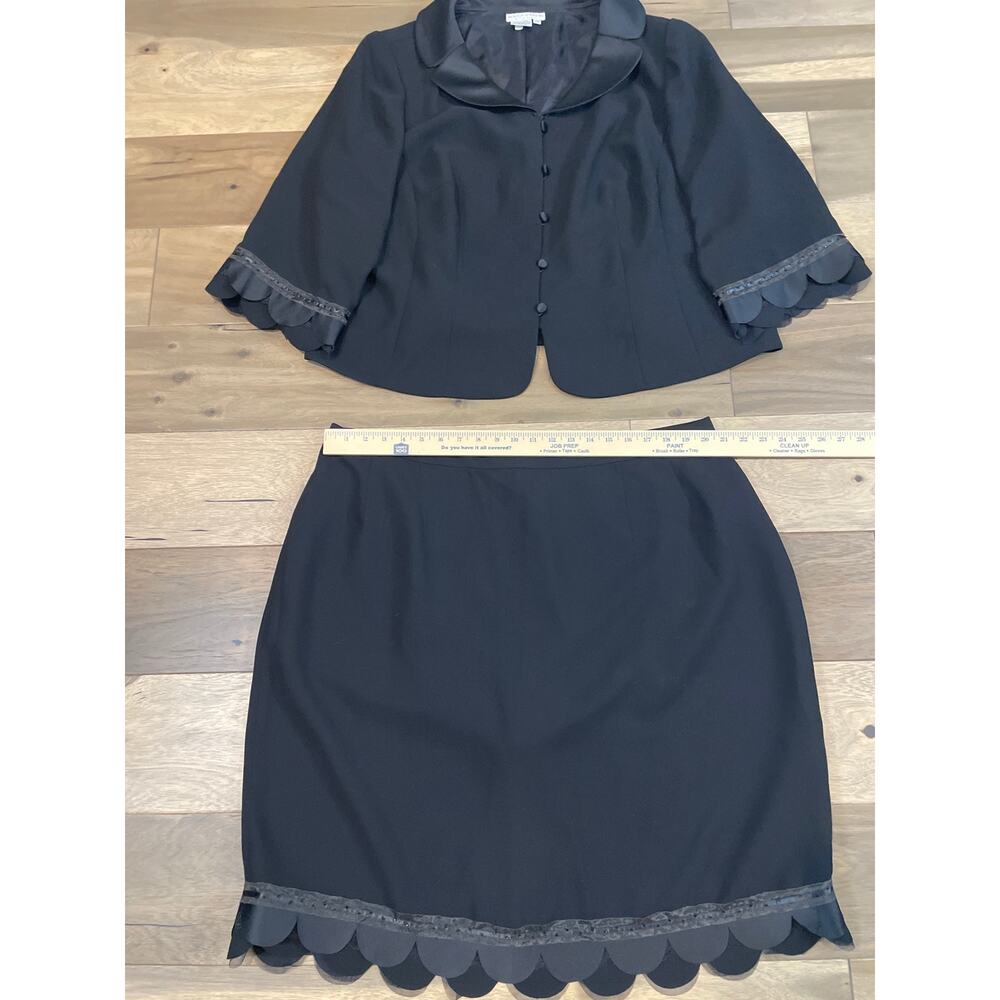 Maggy London Skirt Suit Size 24 Black Chiffon Trim Scalloped Hem Lined - Picture 6 of 13